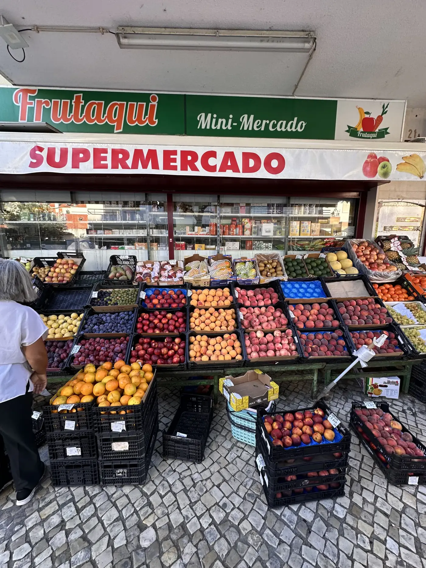 Local market life in Costa da Caparica