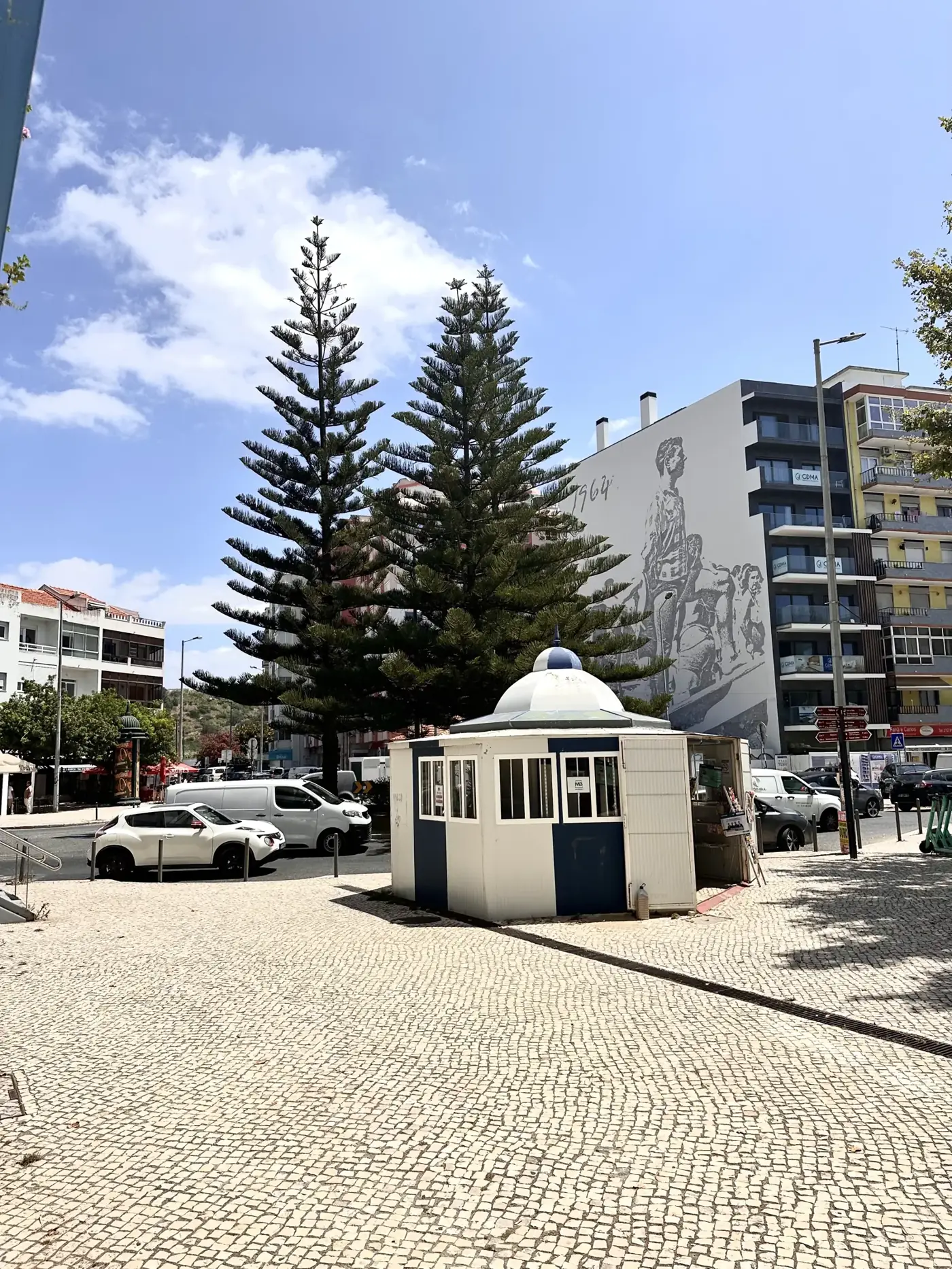 Everyday street life in Costa da Caparica